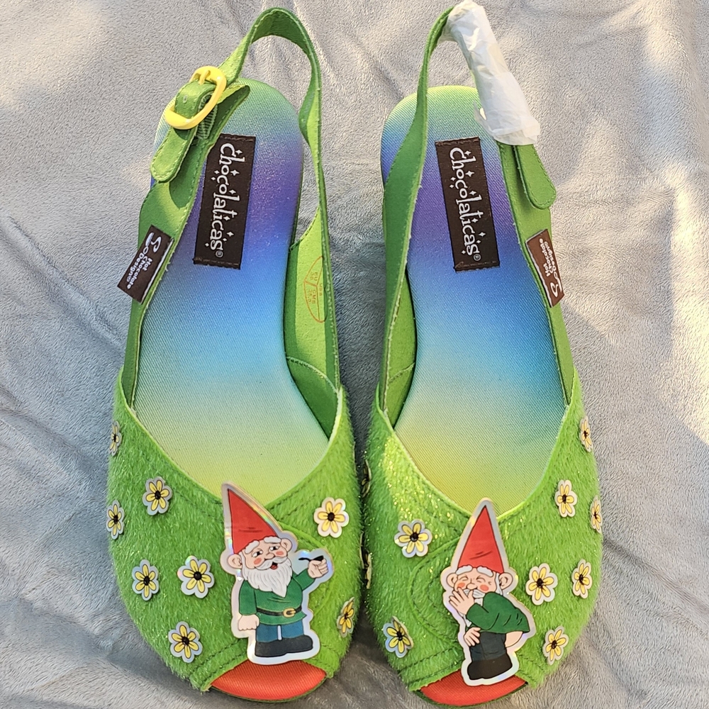 Chocolatás Green Floral Gnome Wedge Sandals